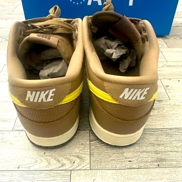 Nike Undefeated X Dunk Low SP ‘Canteen’ - Picture 6 of 7